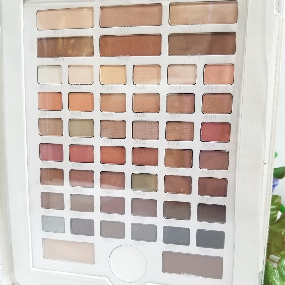 Shany Essential Eyeshadow Application How To - Picture 2 of 4
